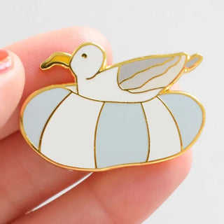 Floating Gull Needle Minder