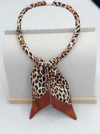 Spot On Magnetic Scarf