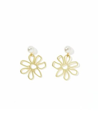 DOORBUSTER: Daisy Pearl Earring